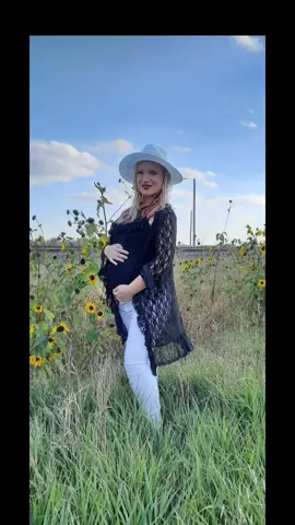 Happy Mother’s Day to all the moms out there❤️🥰 throwback to when I was pregnant with my kiddo. #fyp #fyp #MomsofTikTok #singlemom #happymothersday 