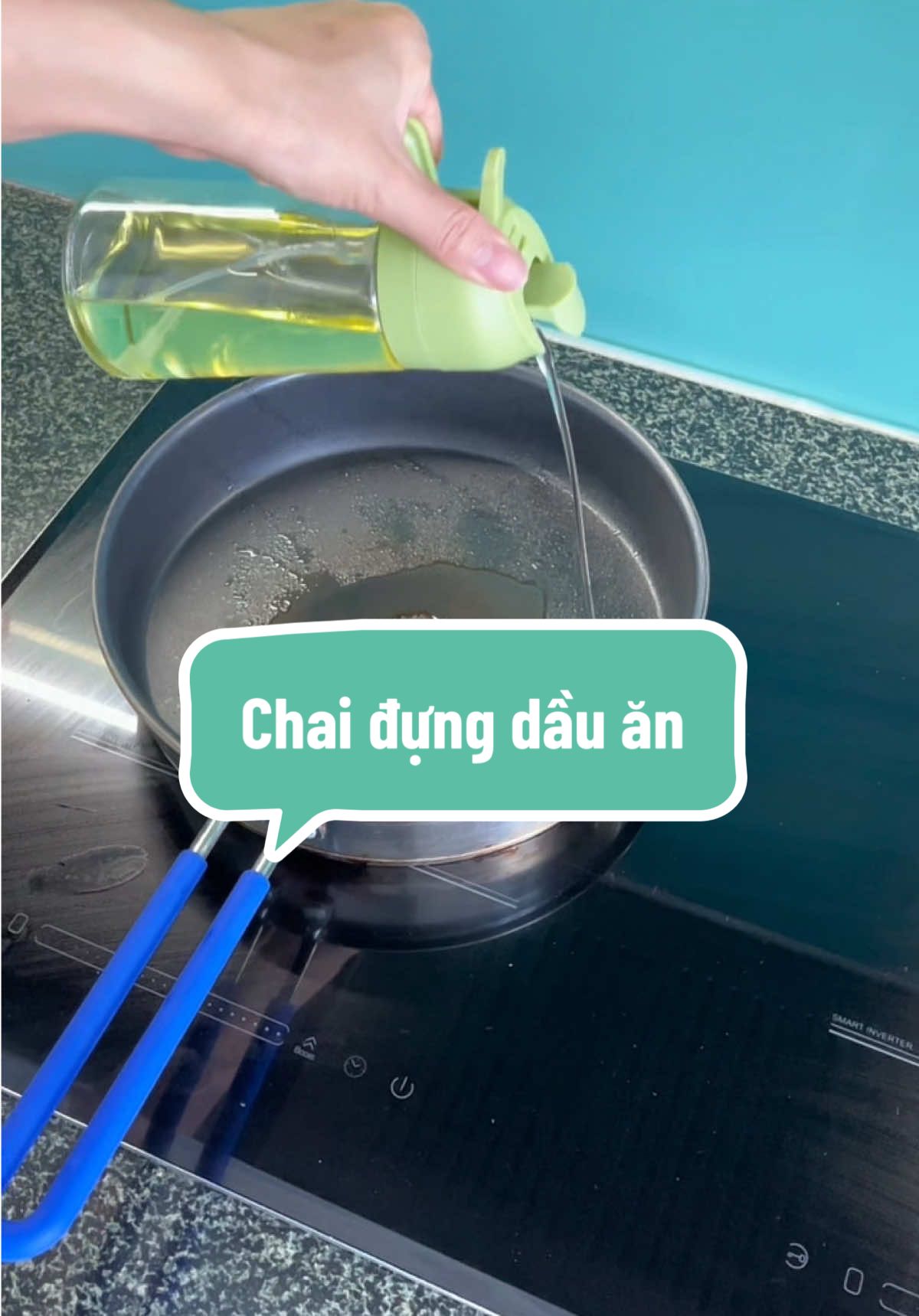 Chai đựng dầu ăn vừa có thể xịt vừa có thể rót ntn #chaidungdauan #chaidungdauanthongminh #chaidungdauanthuytinh #chaidungdauanphunsuong #viral #review #xuhuong #muataitiktok #hanhmet7review 
