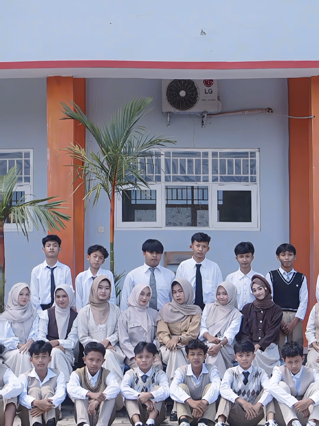 🤎🤎  #yearbook #yearbooktrend #darkacademia #akusarayearbook #mtsn2banyumas #fyp #masukberanda 