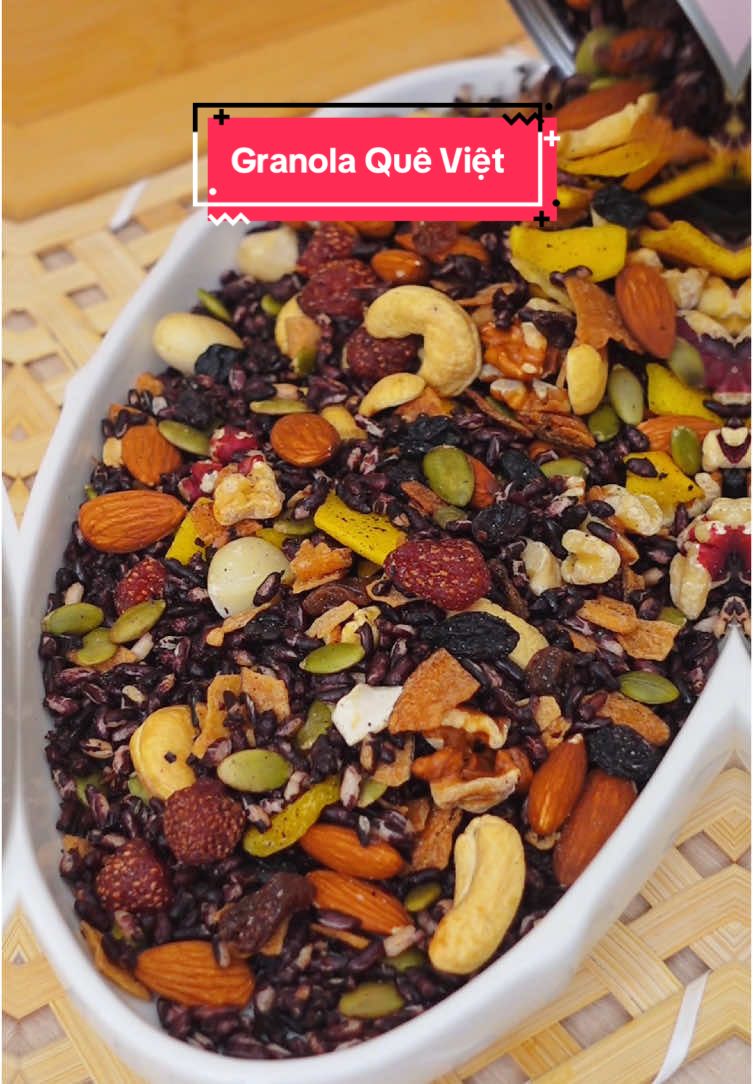 Granola này nhiều hạt, giòn, ngon, không tẩm đường, hộp có nắp đậy 2 lớp không sợ bị yểu | Granola Quê Việt | Nhân check #nhancheck #review 