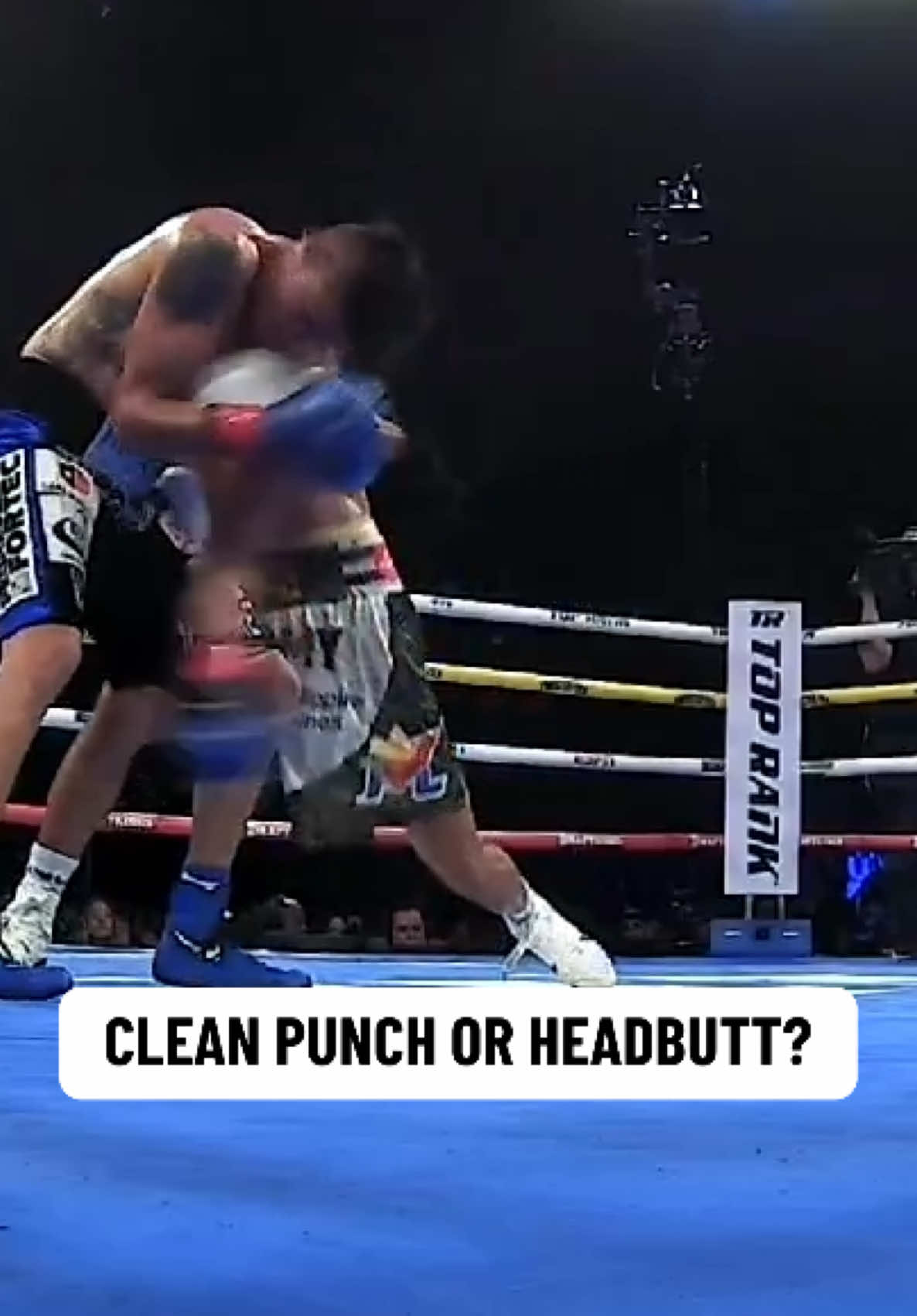 Navarrete leaves with his title after the fight was called due to a cut over his eye. #NavarreteSaurez  #boxing #boxeo #boxingfans #boxingtok 