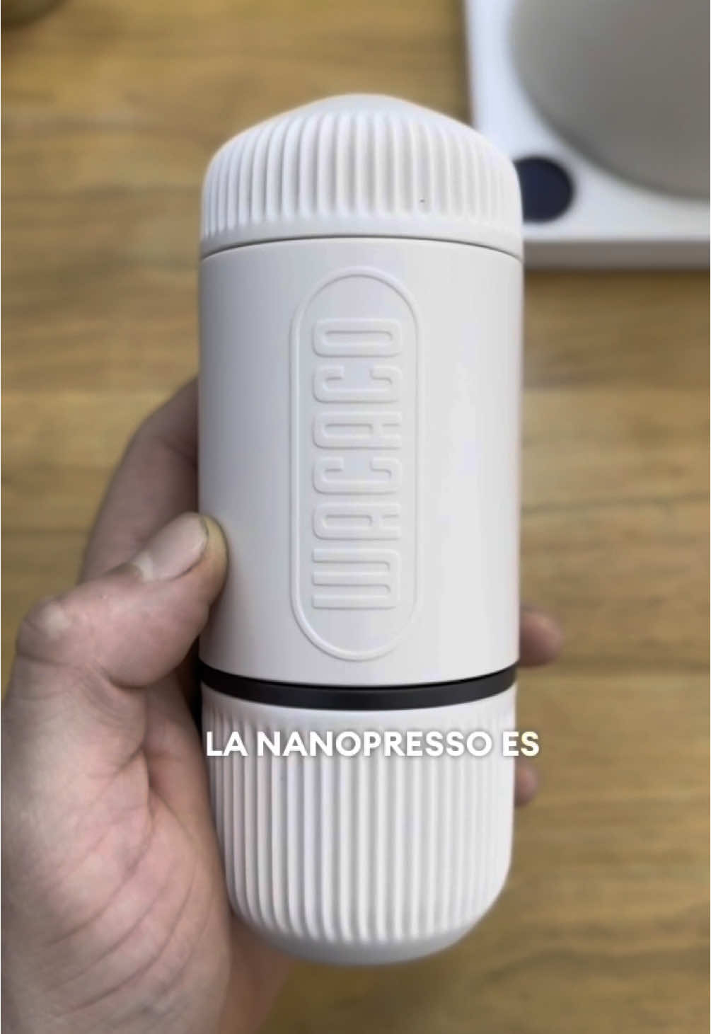 Con 18 bares de presión, la Nanopresso de Wacaco extrae lo mejor de tu café molido. Precisión, portabilidad y diseño para una taza intensa y balanceada, sin importar dónde la prepares ¿Ya la conocías? #cafedeespecialidad #barista #espresso #recetas #cafe #cafeterias #