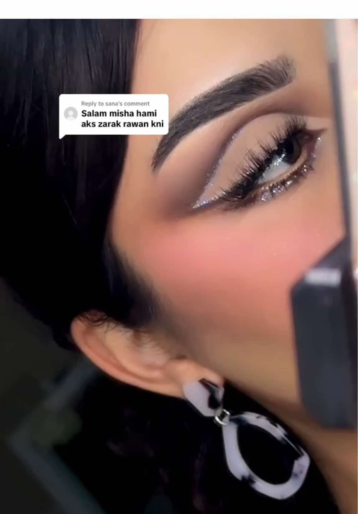 Replying to @sana Glitter pigment by @Butterfly Effect by Desi 🦋  ✨💕 #makeuptutorial #fyp #makemefamous #makeuphacks #cutcrease #glitter #🇦🇫❤️ @Huda Beauty @e.l.f. Cosmetics @Anastasia Beverly Hills @Sephora Collection @ColourPop Cosmetics 