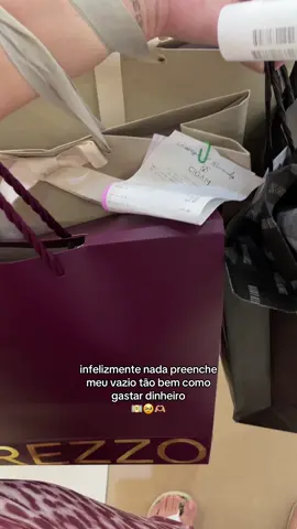 nós, garotas compulsivas 🥹 #fyp #vaiprofycaramba #viralvideos #compras 