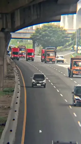 pesona paket anda sedang dalam perjalanan🔥🔥 #truckbox #boxmania #giga  #truckpaket #boxlovers #boxmaniaindonesia #pesonatrukindonesia #sodrekrsindonesia #pecintatruckoleng #truckpaketbalap #kusukatruckindonesia #drivermudaindonesia 