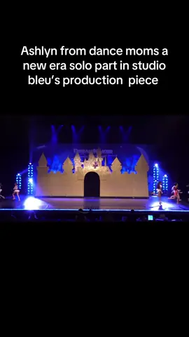 Before you ask yes that’s Gina on her right 😭 vc:LoomerE choreo: Kaeli Ware #dancemomsanewera #fyp #dancemoms #studiobleu #gloriahampton #kaeliware #virl #maddieziegler #dreammakerdance 