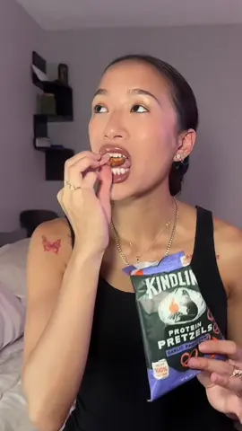 get these protein pretzels right now while they’re on flash sale 🤩 perfect snack for anytime #protein #snacks #gymsnacks #snackbreak #mukbang #snackreview #fyp #eating #newsnack 