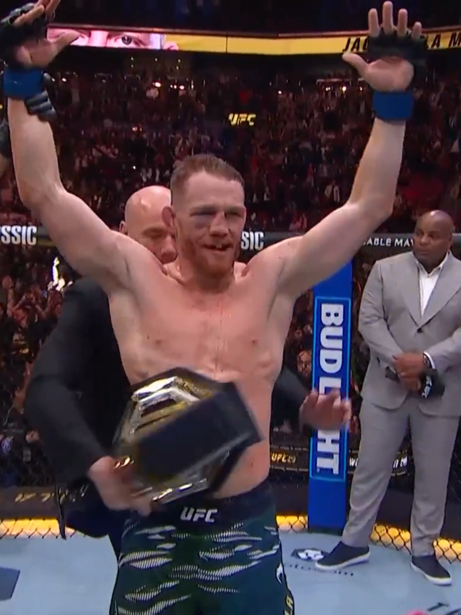Australia you have another champion!!!! #JackDellaMaddalena is the Welterweight Champion of the World 🏆 #UFC315 | #MMA