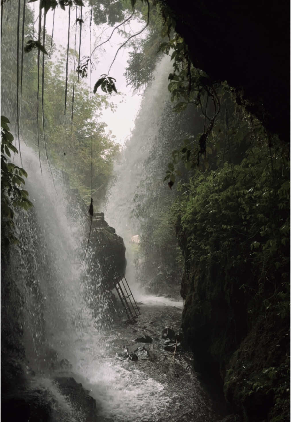magical place #curugtiluleuwiopat #curug #bandungplacetogo #foryoupage #fyp #fyppppppppppppppppppppppp 