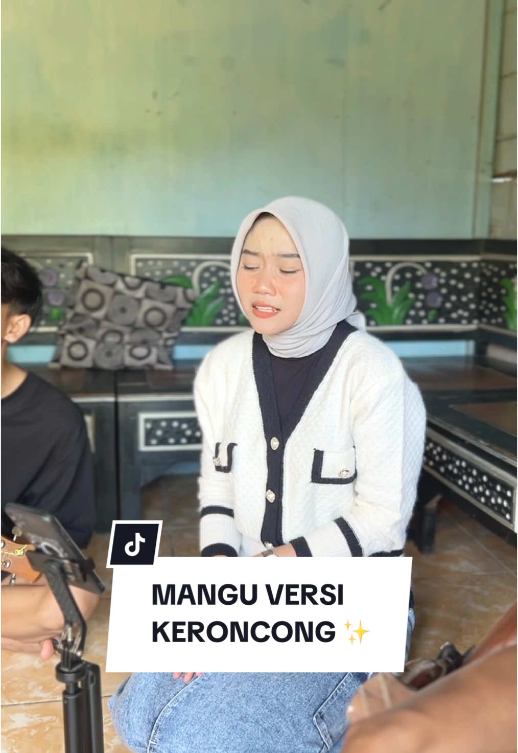 Termangu mangu 🥲 @Bu Guru Ratih  #keroncongseba