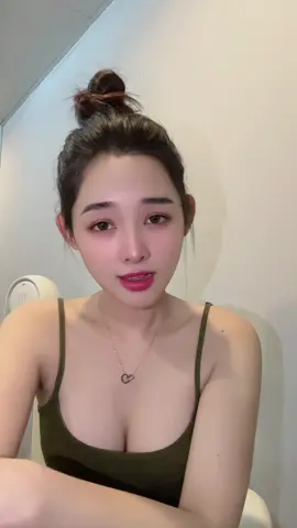 Yêu thương trao người ta  Mình chưa một lần mặc cả....