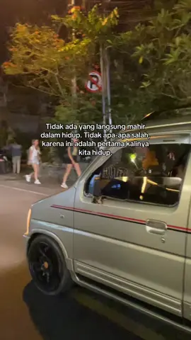 Pertama, kamu dibayar karena menukar waktumu. Kedua, kamu dibayar karena ilmu dan skill mu. Ketiga, kamu dibayar karena value  mu.  Naiki anak tangga satu persatu, tidak ada orang yang langsung sukses, semuanya butuh prosess.. #fyp #foryou #fypage #foryoupage #quotes #masukberanda #4u 