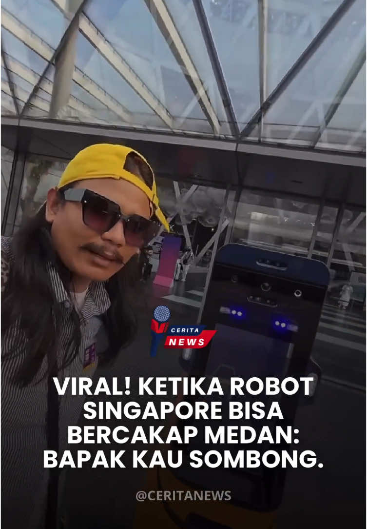 Sebuah video viral di media sosial memperlihatkan seorang pria asal Indonesia yang sedang mengobrol dengan robot canggih di Singapore. Yang bikin warganet geleng-geleng, robot tersebut ternyata berbicara dengan logat Medan yang kental, layaknya orang asli Sumatera Utara!  Reaksi Netizen:  - ”Teknologi udah canggih gini, masih pake logat Medan juga ya!” - ”Kok bisa sih AI-nya diajarin logat gitu? Keren banget!” - ”Kalo robotnya marah, pasti bilang ‘Nanti aku tonjok lu!’” Editor: Tim Redaksi CERITA NEWS #Viral #RobotMedan #Singapore #KecerdasanBuatan #LogatKocak #NetizenNgakak #TeknologiKeren #CeritaNews #ceritasulut #ceritaviral #viralcerita #viralnews #news #beritaviral #beritaterbaru  Fakta: Robot ini menggunakan AI yang bisa meniru aksen regional berdasarkan data suara manusia! 