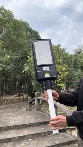 đèn đường năng lượng mặt trời tiện lợi. #dennangluongmattroi #xuhuong #giadungtienich 