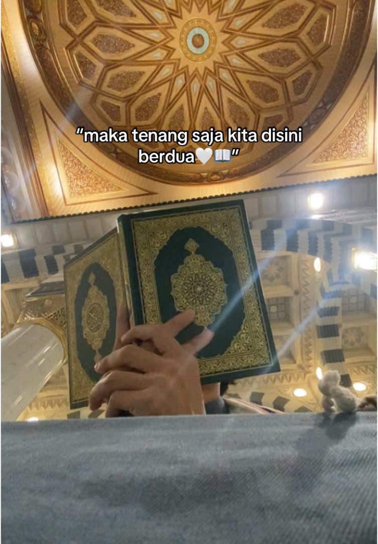 “Berdua dengan al-Qur’an di bumi Rasul” #AlQuranTemanHidup #MadinahAlMunawwarah #TenangDenganAlQuran #HikmahMadinah #JiwaBersamaAlQuran #MadinahDiHati #TadabburHati #DamaiDiMadinah #BerduaDenganAlQuran #PerjalananRohani #fypage #QuranJourney #PeaceInMadinah #WithTheQuran #MadinahVibes #SpiritualRetreat #xyzbca 