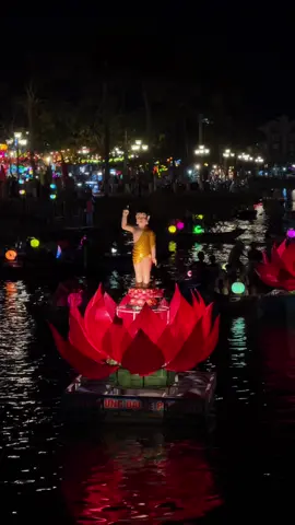 Kính mừng đại lễ Phật Đản – tháng của lòng từ bi và an lành. Giữa lòng Hội An, bên dòng sông Hoài lặng lẽ... #yeuhoian #lephatdan 