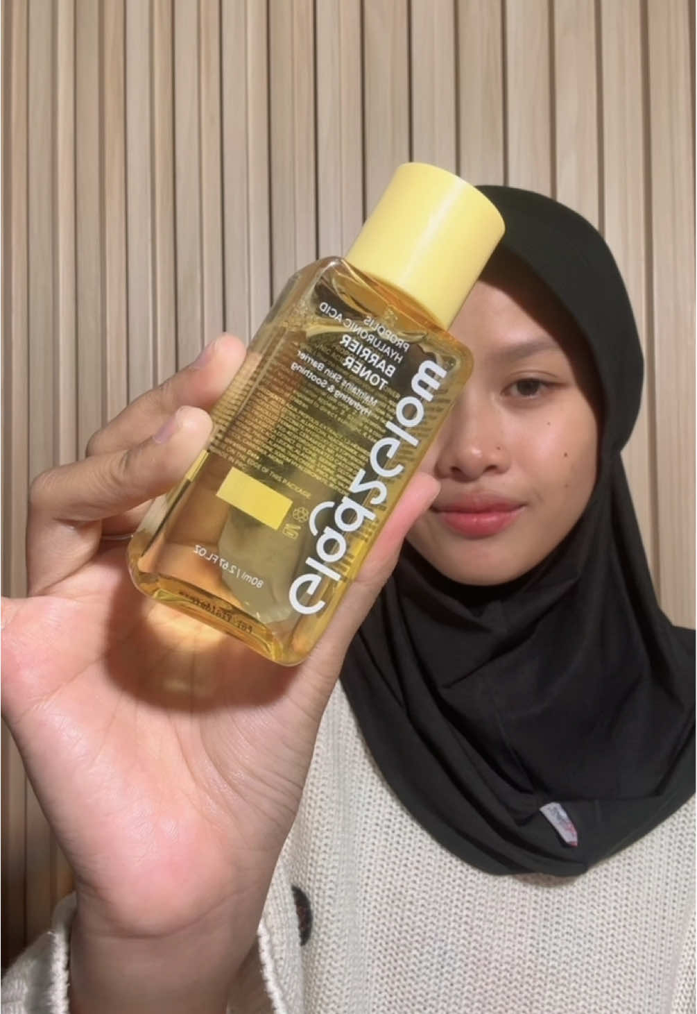Pokonya jangan lupa pakai toner dari glad2glow yang warna kuning iniyy 🥰 #glad2glow #toner #toner #glad2glowtoner #GRWM🌱 