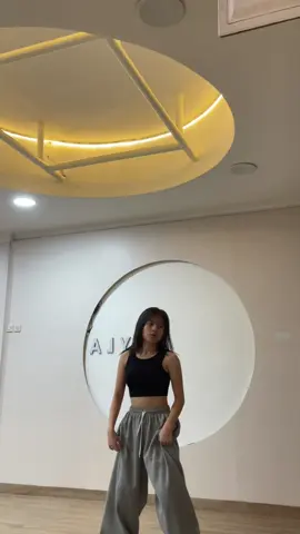 like jennie with studio skyla! 💗