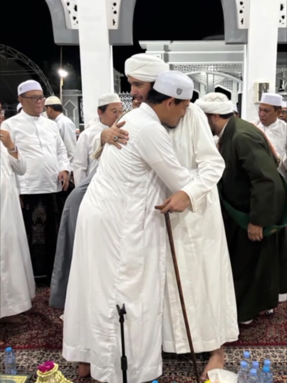 Pertemuan dua Murabbi Ummah #habibalizainalabidin #buyaarazyhasyim #gurusekumpul #cinta 