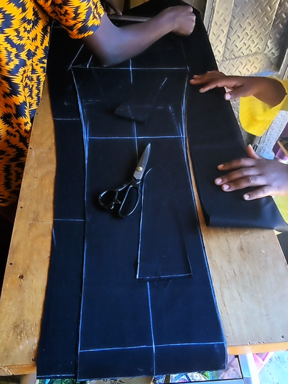 Drafting trouser easy tutorial and beginners friendly✂👖. #fypp #fyp #fypシ゚ #viralvideos #easytutorial #fashiondesigner #sewingtiktok #fashion #tailoring #viralchallenge #trendingvideo #ugandanstiktok  #sewingforyoupage #tutorial #howtotiktok #drafting 