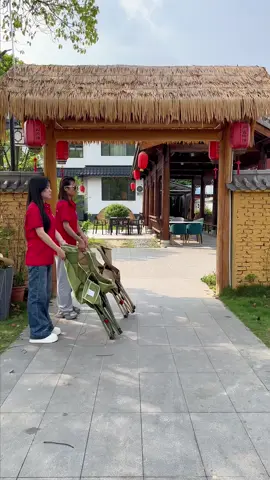 Ghế Bành gấp gọn mang đi dã ngoại , du lịch, picnic tiện lợi và gọn vô cùng, dùng nghĩ trưa ở văn phòng rất là tiện lợi, gấp gọn lại cực kì nhỏ gọn đi xe máy hay ô tô đều sử dụng được rất là phù hợp k bị cồng kềnh vướng ạ