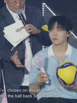 ngambek bola nyaa mau diambil 🤏🏻 #seungkwan #seventeen 