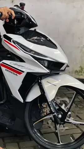 back to back oem🙌🏻🤩 #vario #fyp #foryou #vario125 #variomodifikasi #vario150 #oem #look #vavarioan #ledold #ring17style #kingzreyy 