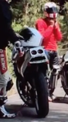 アクセルも青春も全開！ #走り屋 #ローリング族 #青春 #舐めんなよ #おじさん #突風 #疾風迅雷 #fyp #無謀君 #バリバリマシン 