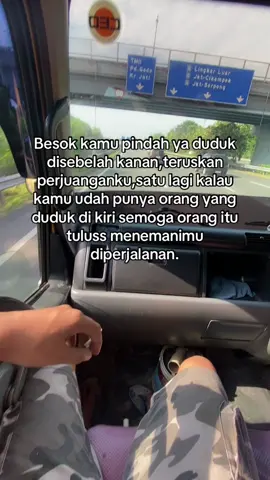 Udah nyaman malah ditinggalin semoga sehat selalu ya pak terimakasih sudah memberikan banyak perjalanan yang sudah ku lewati #supirtruck #angkogterusss #fyp #drivermuda #karnetgogos😁😂😂 #berandatiktok 