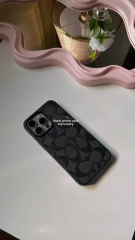 ang sosyal tingnan accckkk!! 🖤💫  #phonecase #caseforiphone #blacklover #blackphonecase #foryou #tiktokfinds #fyp 
