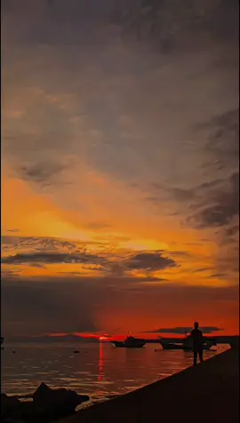 seseorang bisa saja pergi, walaupun sudah berjanji;) 🥀#foryou #fypage #foryoupage #fyp #tiktokimpact #butonpride🏝 #malukupride🏝🔥 #lagutimur #sunsetvibes #sunset 