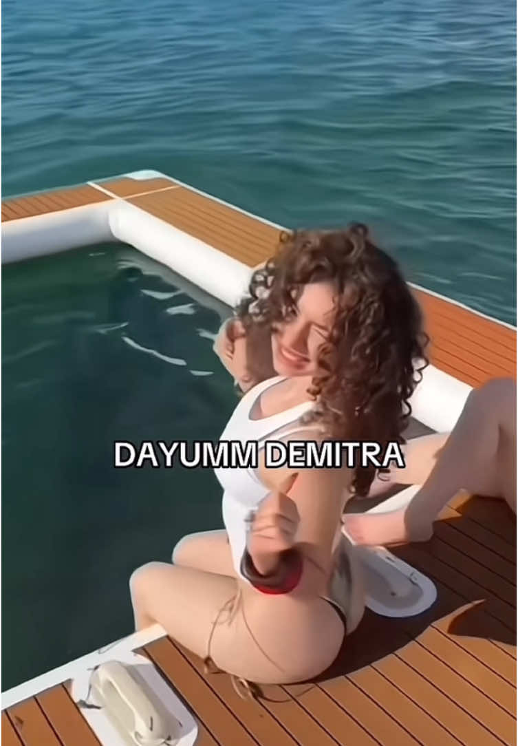 #KALOGERASSISTERS #demitrakalogeras #boat #bikini #bodytea @demitrakalogeras @Eliana Kalogeras @sundaykalogeras @Noah Risling #viralvideos #fyp #views 