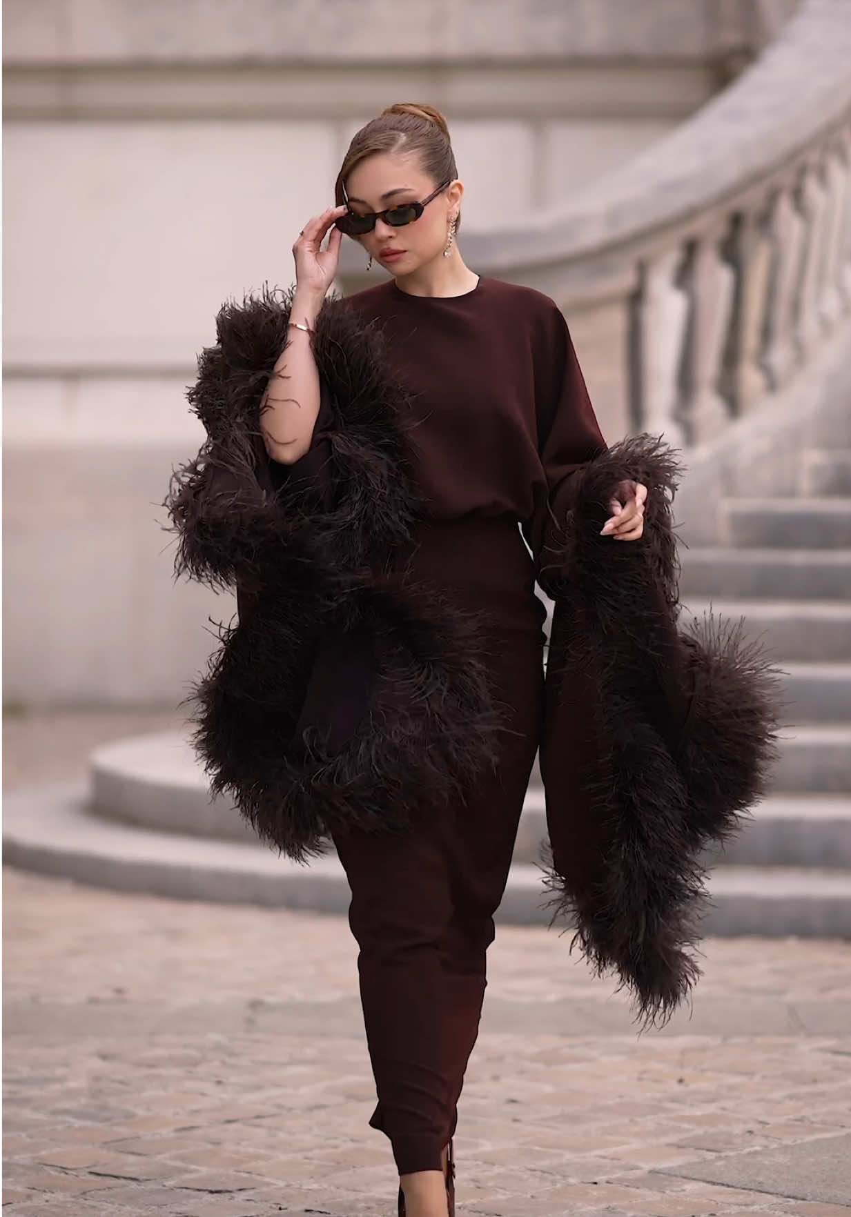 Am I extra ? 🤎 #creatorsearchinsights #elegantstyle #oldmoneyaesthetic #womanfashion #modestfashion #classy #feminineoutfits #styleinspo #ootdinspo #featherdress #fashiontiktok 