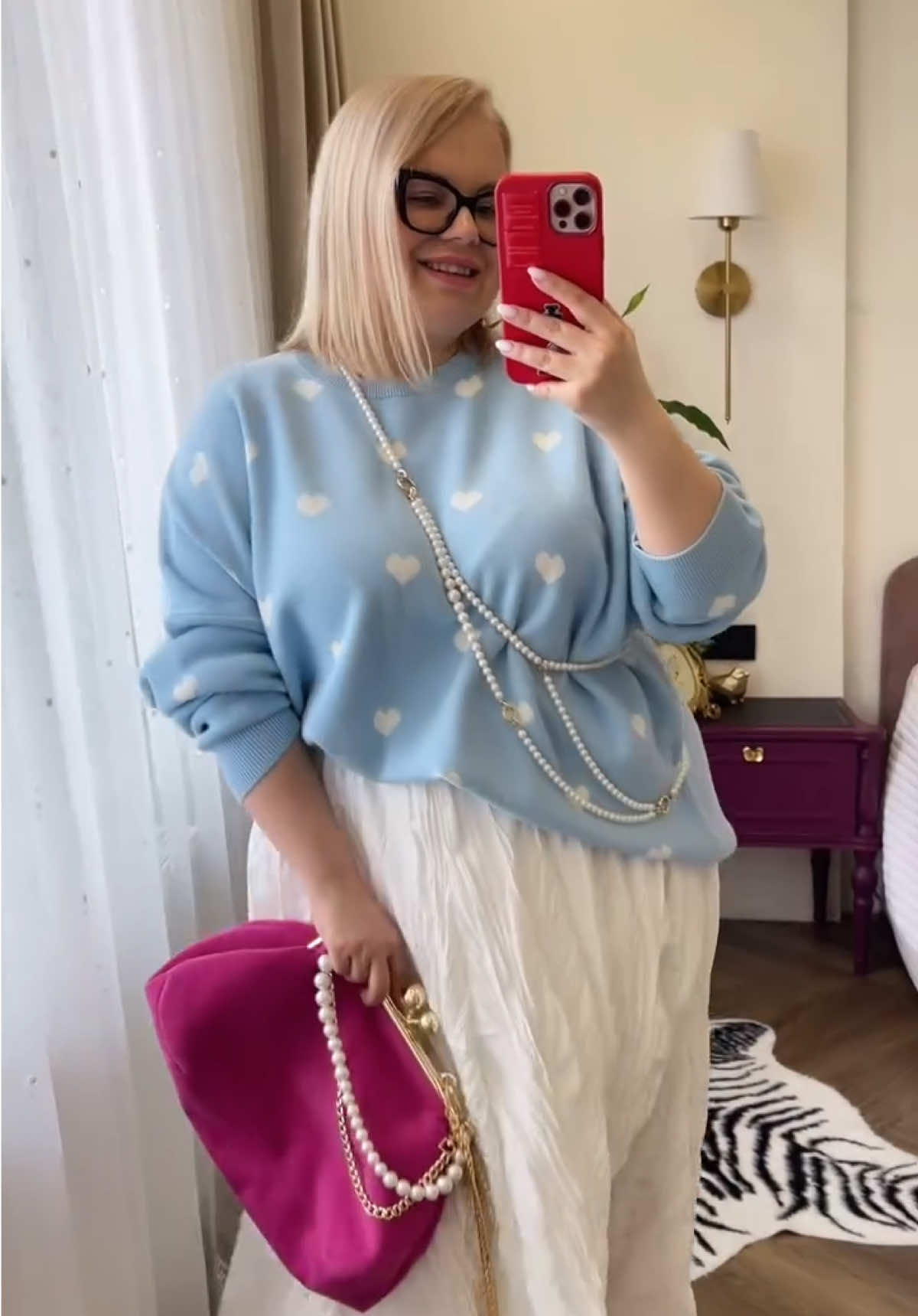 Мне 40 лет, рост 155см., и я на своем примере показываю, как по-разному можно выглядеть с одними и теми же данными❤️ Я обладательница пышных форм, и веду блог для красоток плюссайз, показываю, что в любом весе, с любым ростом можно выглядеть стильной и ухоженной, было бы желание🫶🏻 Развеиваю все вот эти «ой, да, какая разница, что там на тебе надето». Есть разница, девочки😉👌🏻 А в моем ТГК lukashenochka_shopping еще больше интересных находок и живого контента❤️ (Кликабельная ссылка в шапке профиля) Tags: пышная мода стиль плюс полная красавица стилист одежда больших размеров стилизация большие размеры подборка образы plussize #плюссайз 