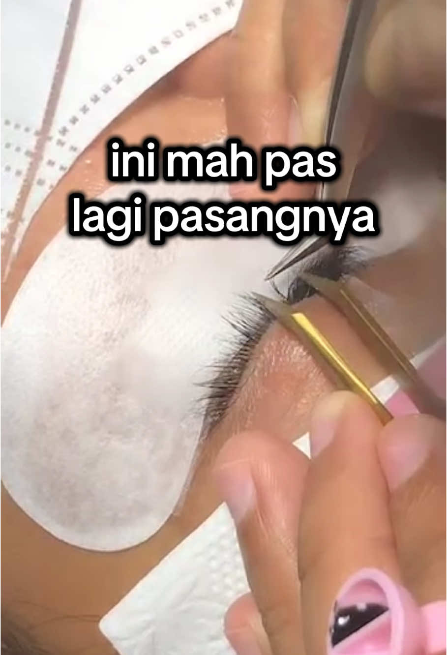 medium lashes, size 9mm & 10mm 😍 #eyelashextensions #eyelashsubang #eyelashpamanukan #mataguru #kursuseyelashextension #subangjawabarat 
