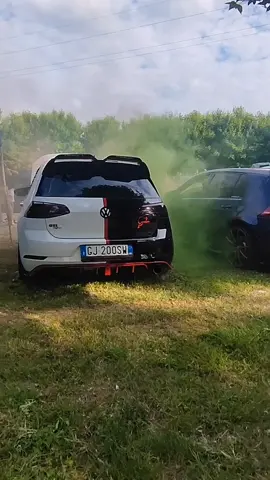 suono originale, il suono che fa battere il cuore  @@ANTONIO_PERLA.ICR @Gaspare_Gti @team_tuning_garage  #RadunoAuto #volkswagengolf #performance #golfgti #bicolor #blue #golf 