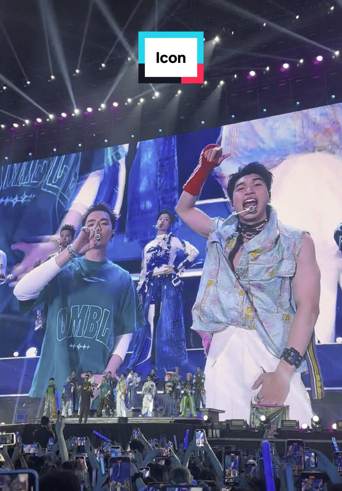 Ai cần deyy 😌 #icon#anhtraisayhiconcertday6 #hieuthuhai#negav#congduong#ducphuc