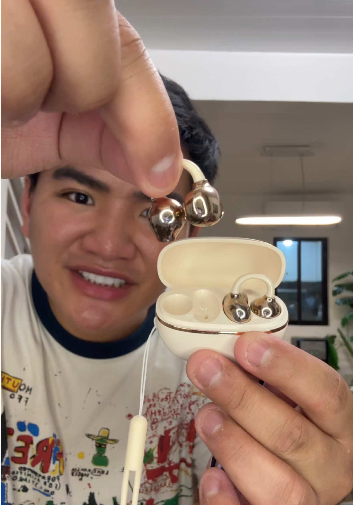 ay beh kakaiba to sa lahat ng earbuds!! pasabog sya ang ganda na mura pa!  