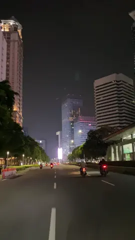 maap ya emg suka muter muter anaknya #jalanan #citylights #jakarta #city #night #nightvibes #videorandom #mentahan #motoran #recharge #sadvibes #sadstory #adem #nightroutine 