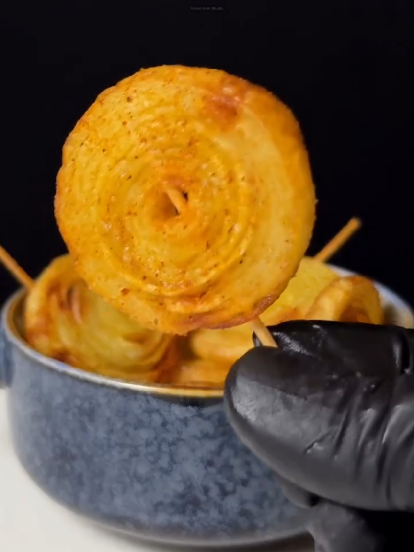Super crispy potato chips 2.0 Asmr cooking . . #Foodasmr #Foodie #foods #asmr #foodsasmr #asmrfood #tastyfood #asmrlover #crispypotato  #mukbang #eatingshow #bigbites #foodreview #eatingreels #asmreating #eatingchallenge