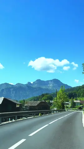 📍🇦🇹Misling / Attersee #aestheticvideos #lake #nature #roadtrip #fyp #mountain #austria #naturelover #foryoupage❤️❤️ #sky #trip #driving #paradise #spring #beautiful 