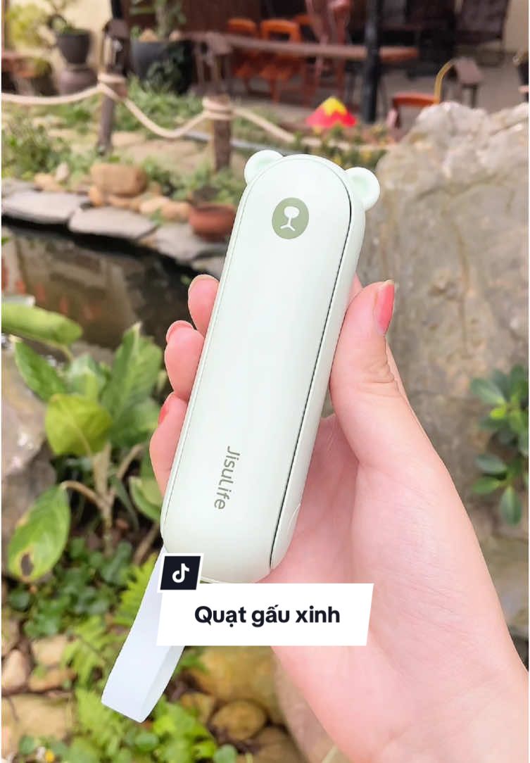 Quạt cầm tay Jisulife dung lượng pin 4500mah dùng lên tới 40 giờ, cách quạt tự dừng khi có vật cản nhỏ gọn mang đi học đi làm, đi chơi đều được mọi người tham khảo nhé. #changriviu23 #quatcamtay #quatcamtaymini #quatcamtayminicaocap #jisulife #quatcamtayjisulife 