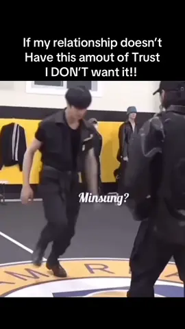 #han just 💀 falling knowing #leeknow will catch him!!! #straykids #idols #kpop #fypageシ 