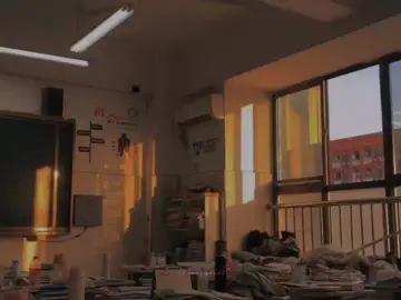 “夏天还会再来，但18岁的夏天不会再来了.”                                                                 Mùa hè sẽ lại đến, nhưng mùa hè của năm 18 tuổi sẽ không bao giờ đến nữa.                                                                         #transparent14 #douyin #nhactrung #lyrics #xuhuong #回到夏天 