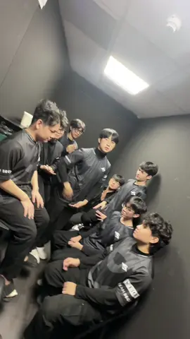 Dạo này không ngủ yên thật rồi