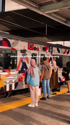 Jakarta itu pilihan bertahan atau pulang?