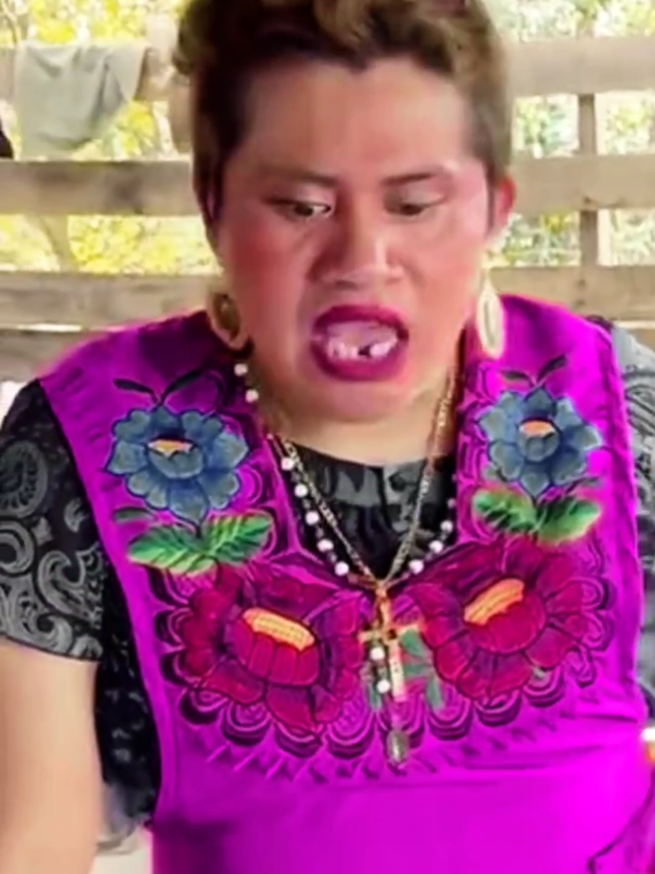 La corte de chukky dice que va hacer tamales ! #cocina #viralsong #viral #comedia #viralditiktok #viralreels #videoviral #flypシ #fyp #doñacataydominga #doñacata #risa #virals #reels #risas 