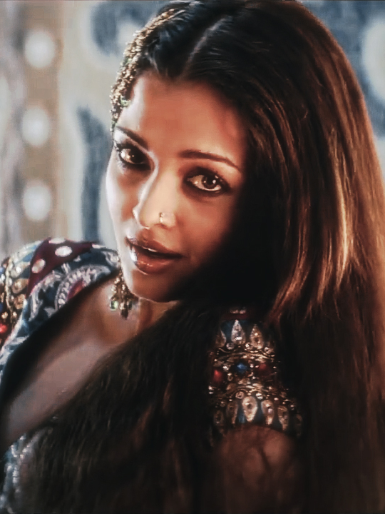 she's literally so gorgeous in this mv!! #aishwaryarai #kajrare #buntyaurbabli #bollywoodedit #donk #aishwaryaraibachchan #indiansong #bollywood #bollywoodsong #bollywooddance #hindi #hindisong #desi #southasian #FYP #fypシ#foryou #explore #viral #tiktok #trending