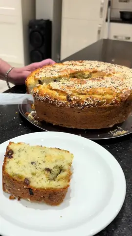 Make ‘Flaounopita’ with Yiayia! A Cypriot cheese pie with mint + raisins 🧀🥖 #flaounopita #flaounes #FoodTok #FoodLover #greek #greece #cyprus #greecetiktok #cyprustiktok #greek #cypriot #greekrecipe #greekdishes #greekfood 