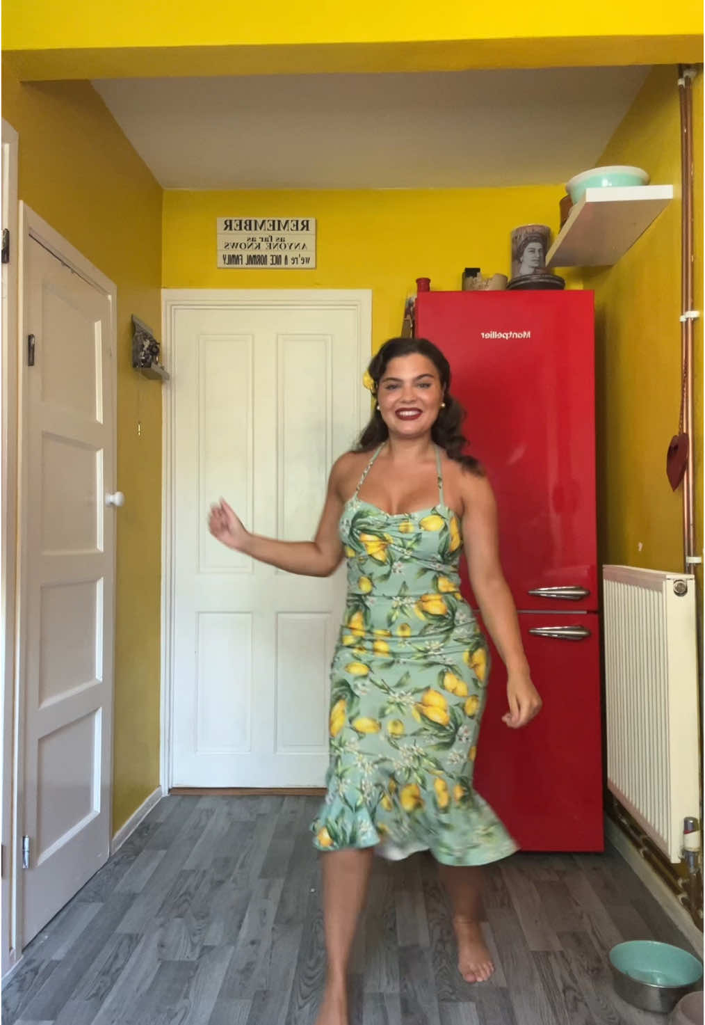 BAREFOOT!  #OOTD #vintage #vintagefashion #dancing #dancer #jive #fitcheck #rockabill #pinup #pinupgirl #vintagesummer #vintagevibes #vintageaesthetic #1950sfashion #1950sstyle #summervibes #lindyhop #swing #oldschool #curvy #vintagekitchen 